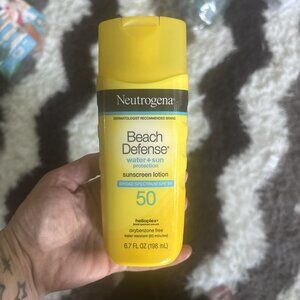 Neutrogena Beach Defense Sunscreen Lotion SPF 50 - Exp 02/26 - 6.7fl.oz / 198ml